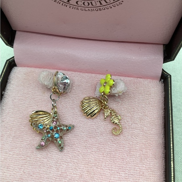 Juicy Couture Starfish and Clams Gold Stud Earrings - Picture 1 of 4
